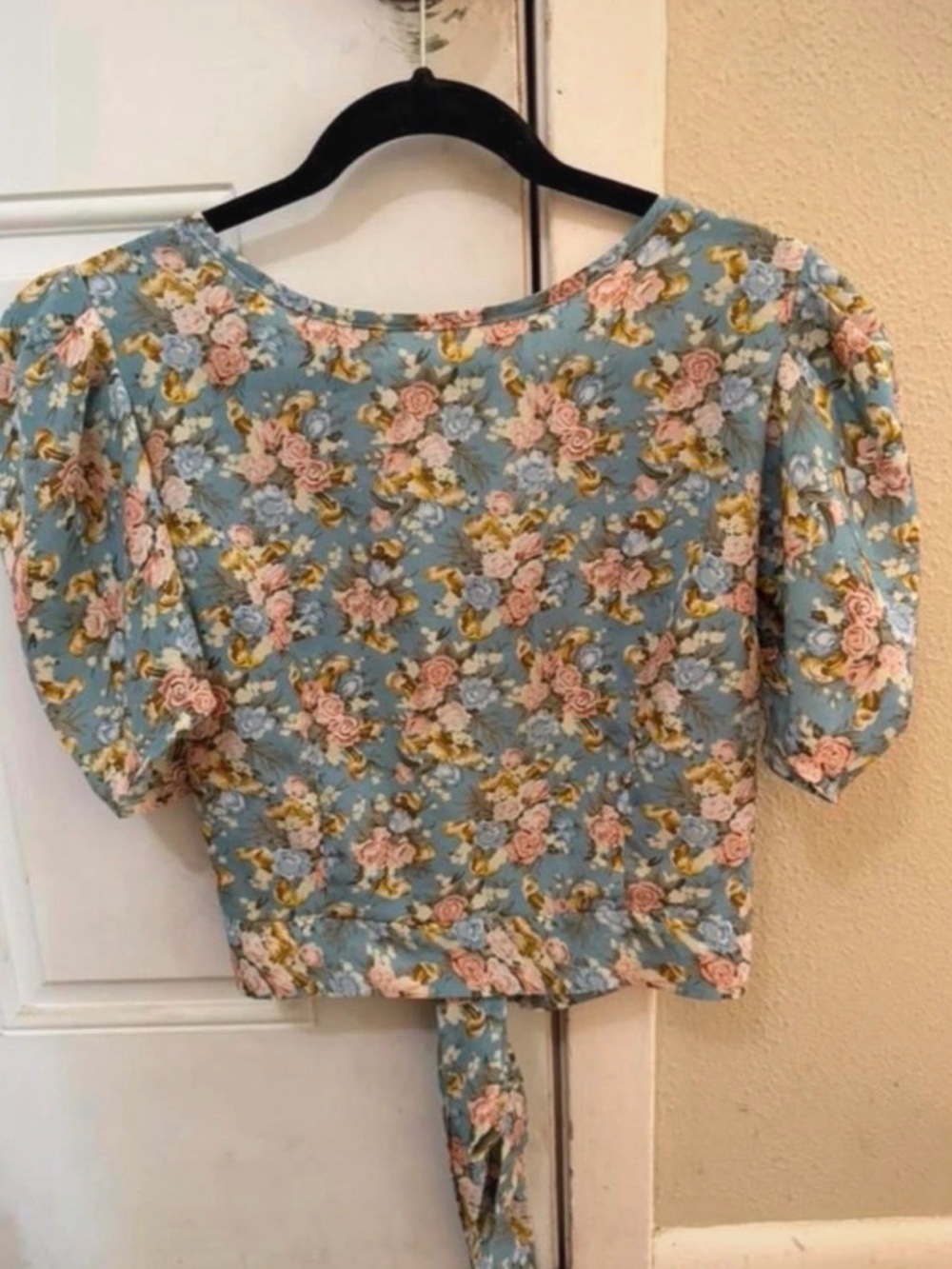 SHEIN Blue Floral Puff-Sleeve Tie-Back Crop Top